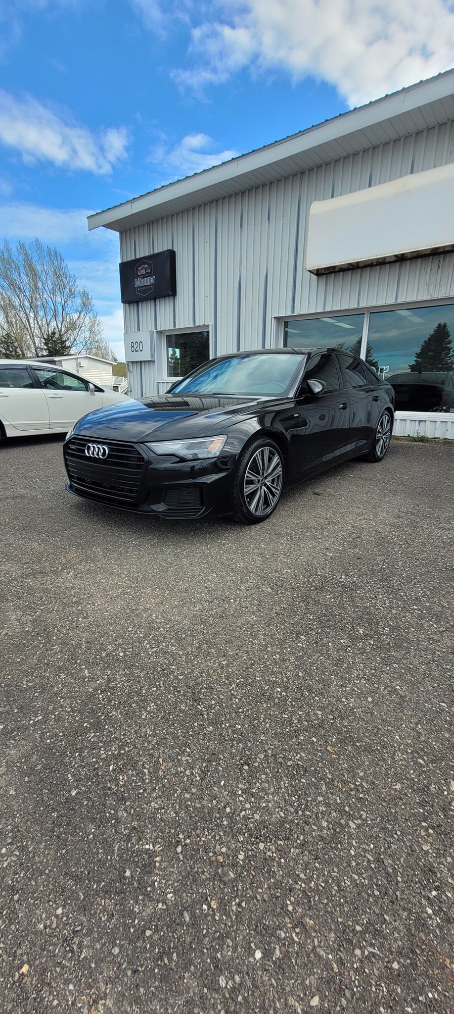 Nuancier de peinture utilisé par un carrossier en atelier à Montmagny